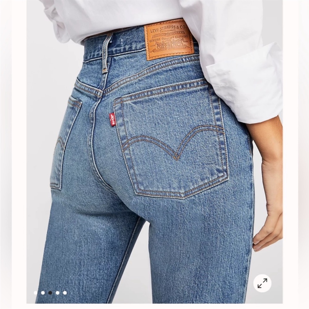 NWT Levi’s wedgie straight size 24 X 28 blue jeans